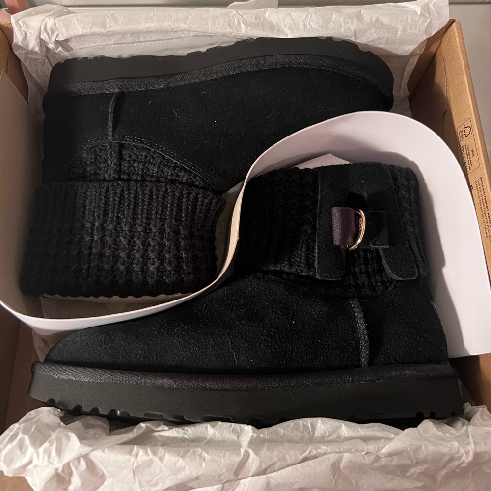UGG Women’s Classic Solene Mini Boot. Black. Size 8. New. Never been worn.